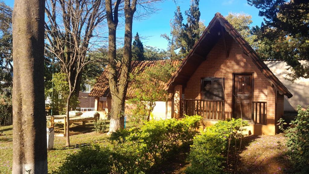 São Joaquim de BicasにあるSítio Eventos Nossa Senhora Aparecidaの木の小屋