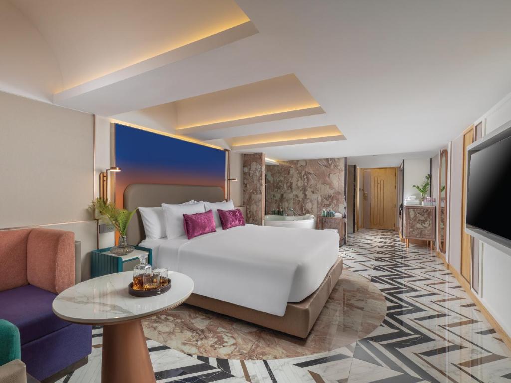 
Pipa Jacuzzi Room with Club Benefit
