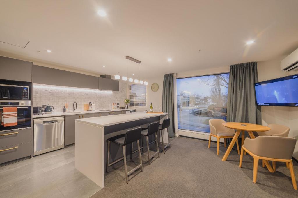 Modern Inner City Retreat-Walk to Parks and Cafes - Resim 1