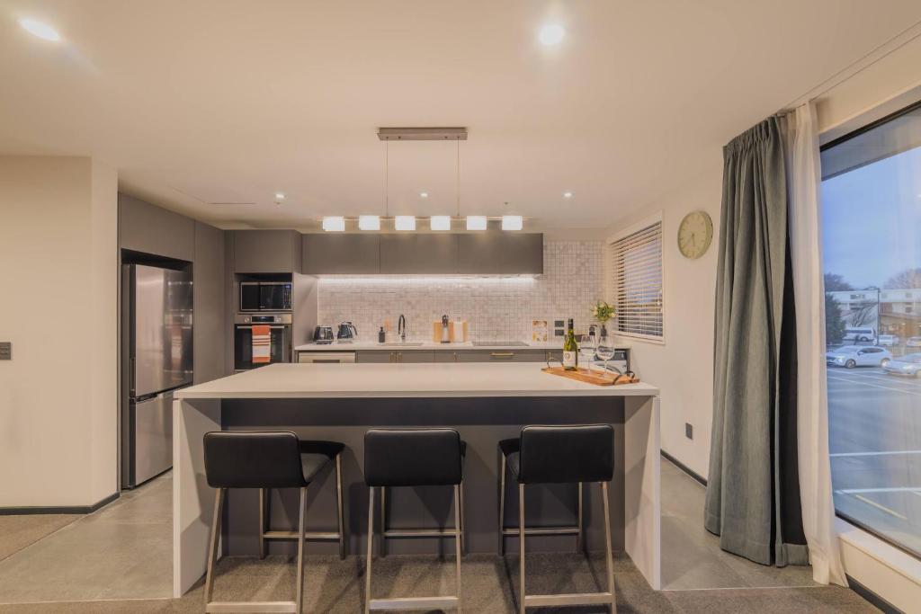 Modern Inner City Retreat-Walk to Parks and Cafes - Resim 20