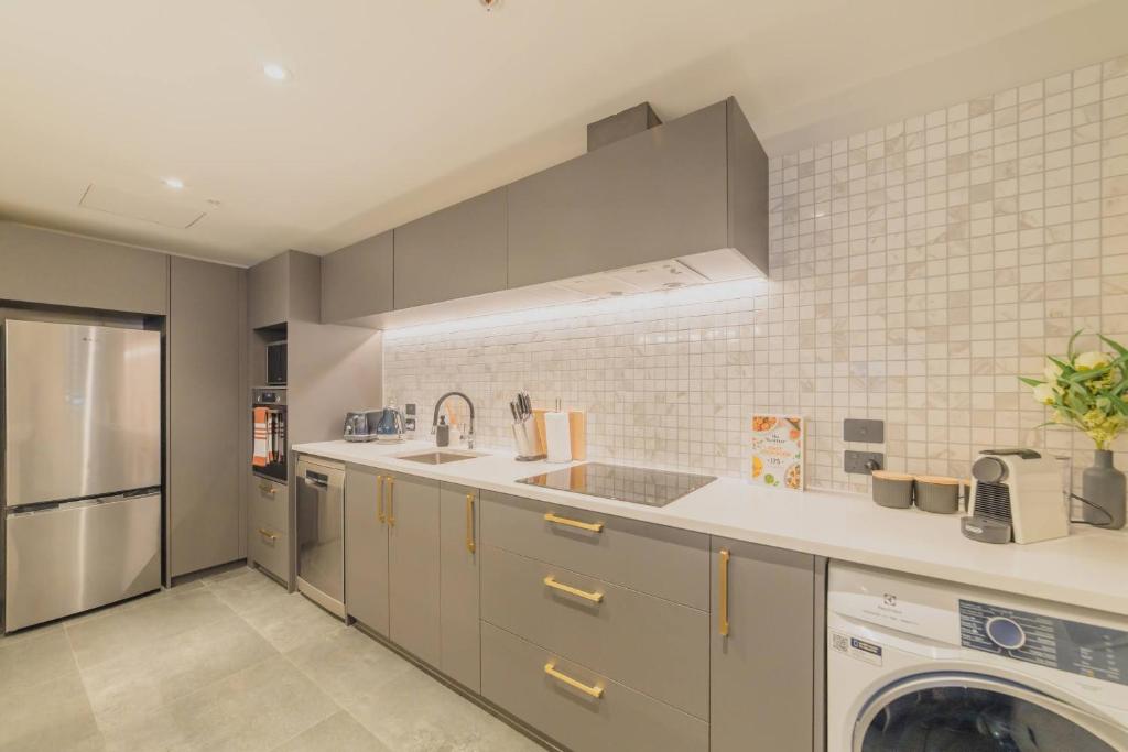 Modern Inner City Retreat-Walk to Parks and Cafes - Resim 26