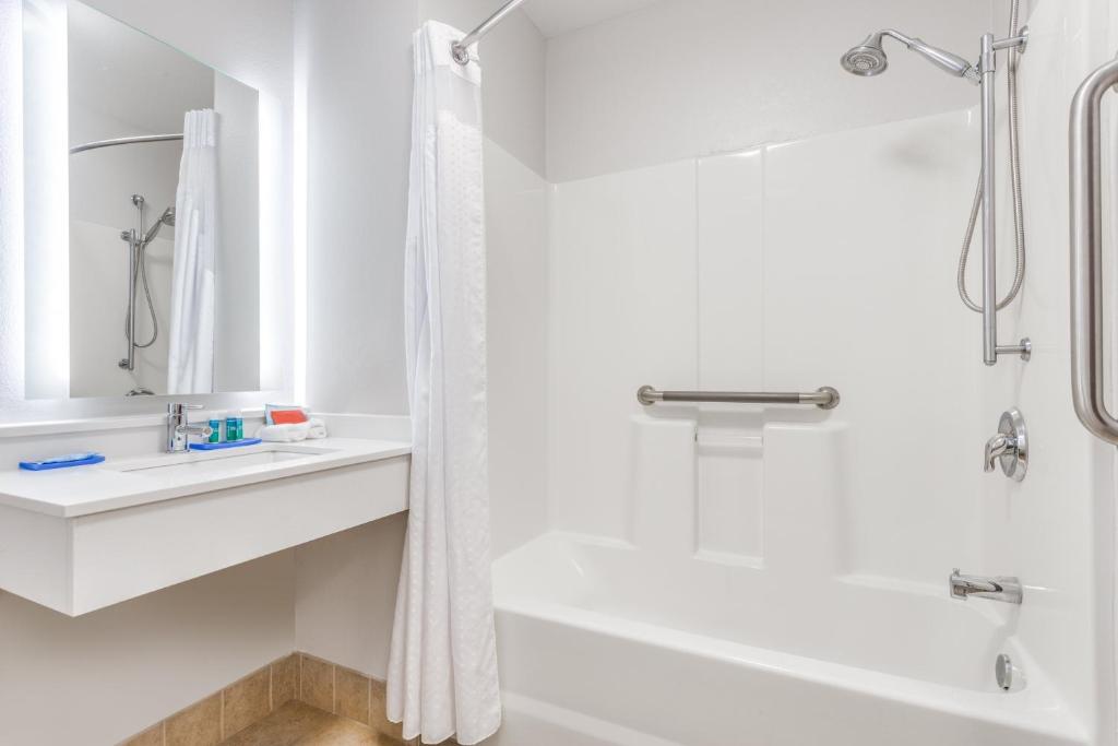 Holiday Inn Express Hotel & Suites Eau Claire North by IHG - Error