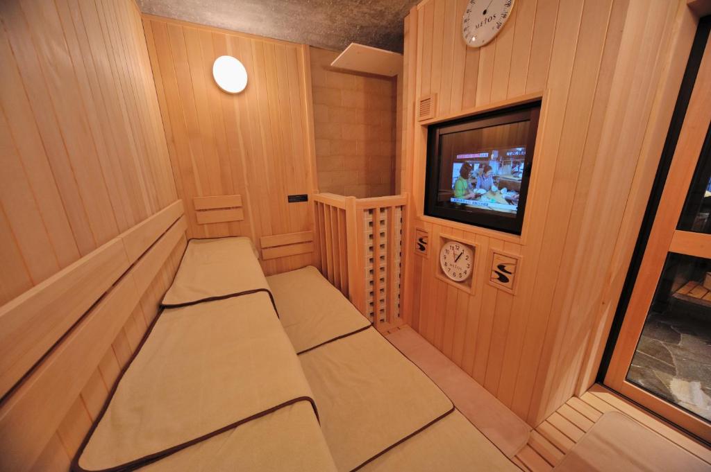TV a/nebo společenská místnost v ubytování Onyado Nono Toyama Natural Hot Spring
