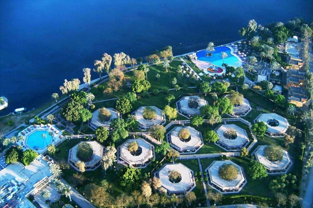 A piscina localizada em Jolie Ville Hotel & Spa Kings Island Luxor ou nos arredores