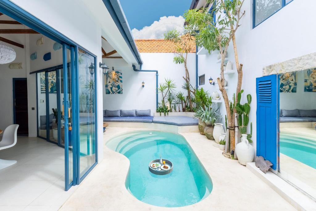 a swimming pool in the middle of a house at Santorini Suites Canggu in Canggu