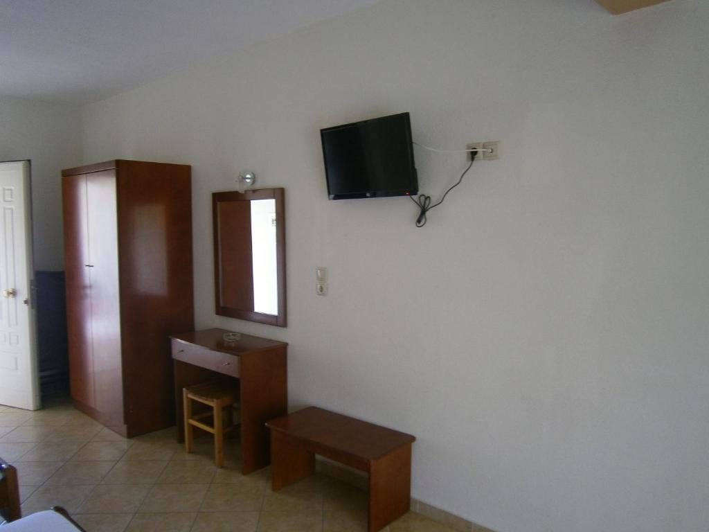TV a/nebo společenská místnost v ubytování Kiparissis Apartments