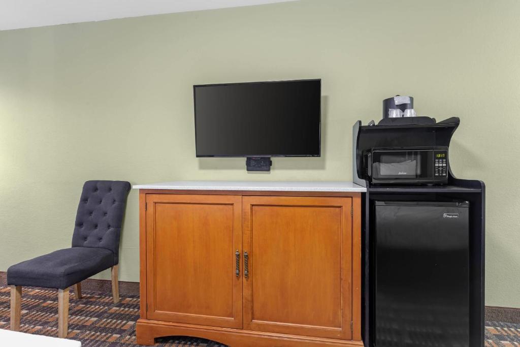 Quality Inn & Suites Plano East - Richardson - Double Room With Two Double Beds - Non-Smoking