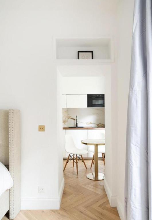 Tour Eiffel invalides appartement
