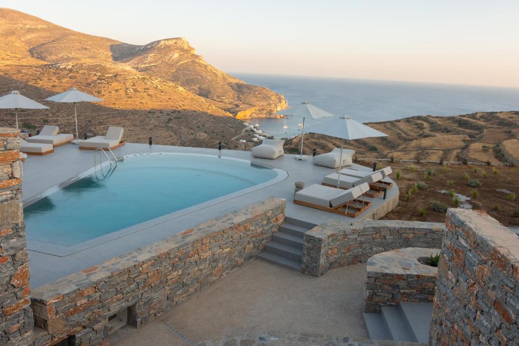 a villa with a pool and a view of the ocean at Pentanemi Folegandros in Ano Meria