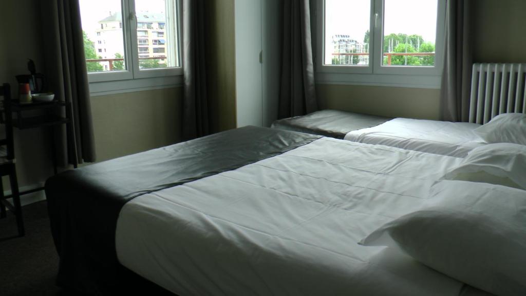 Postel nebo postele na pokoji v ubytování Hotel De l'Univers