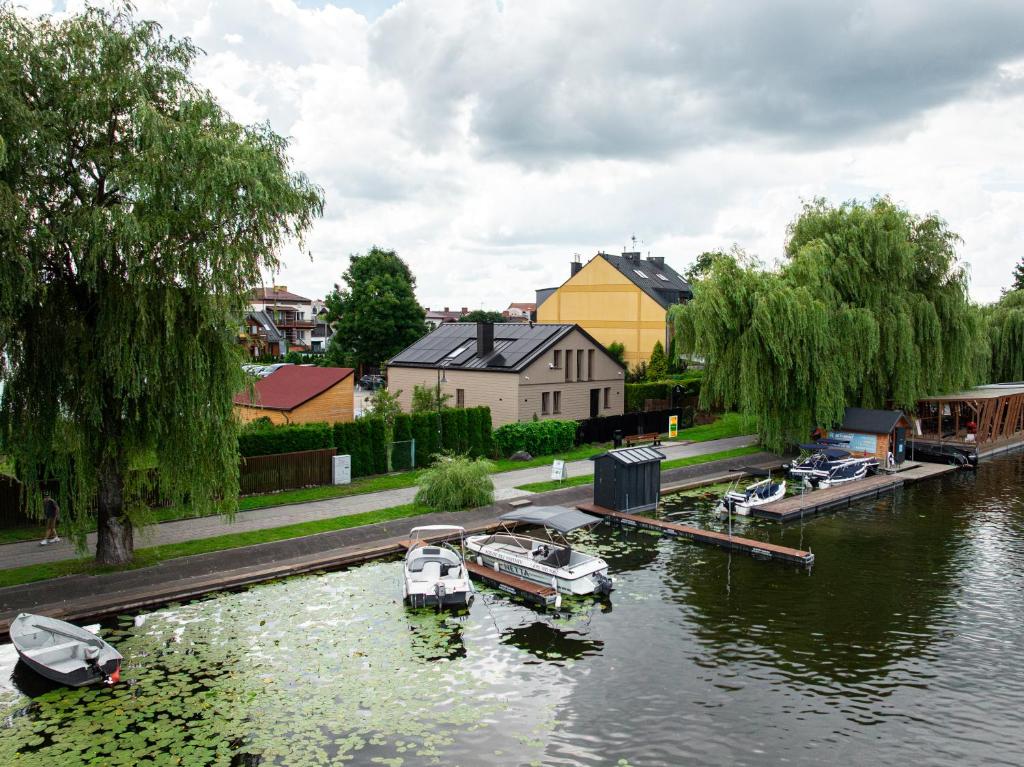 Θέα στο ποτάμι κοντά σε αυτό το διαμέρισμα