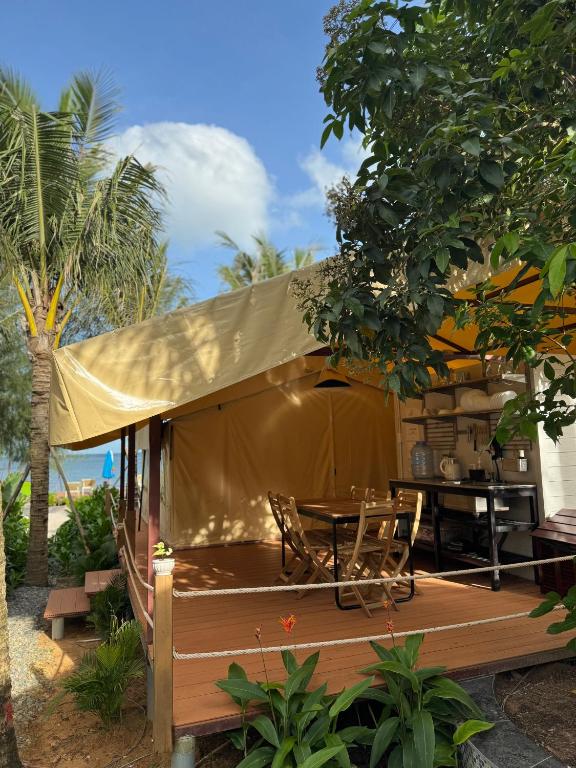 Deluxe Safari Tent