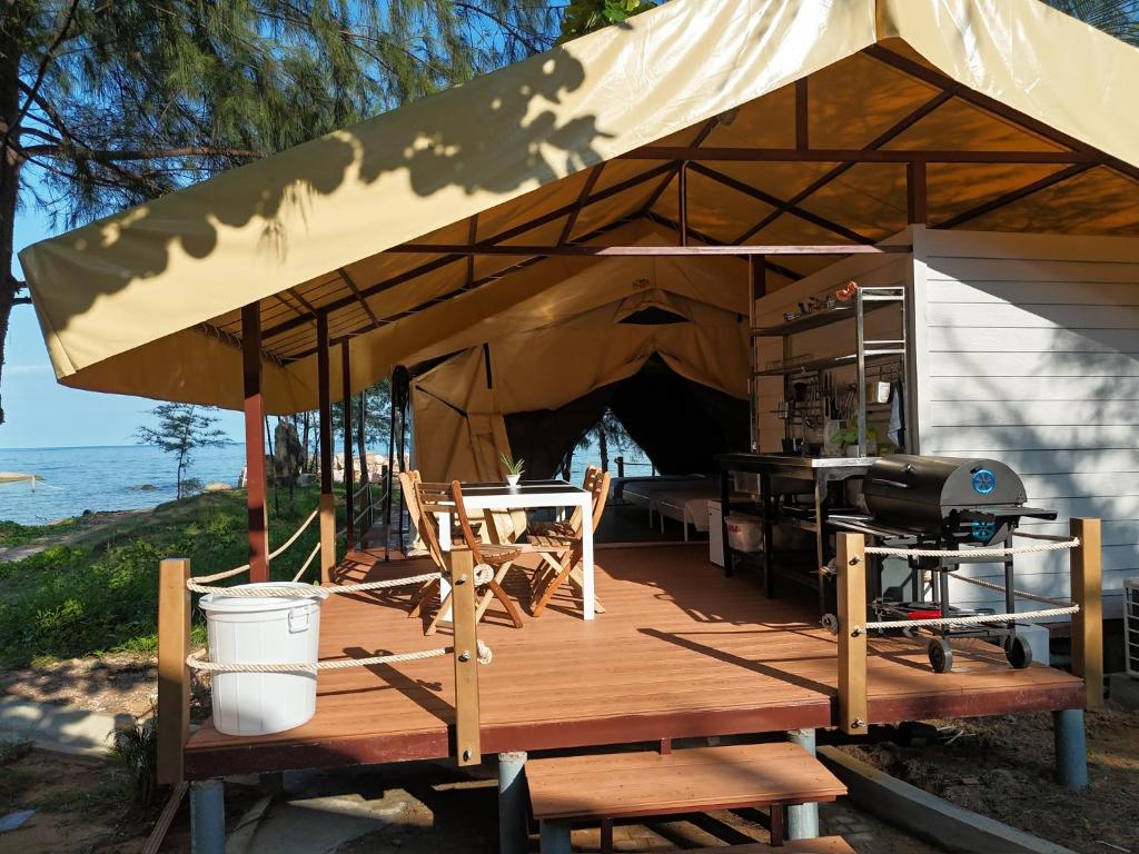 Superior Safari Tent