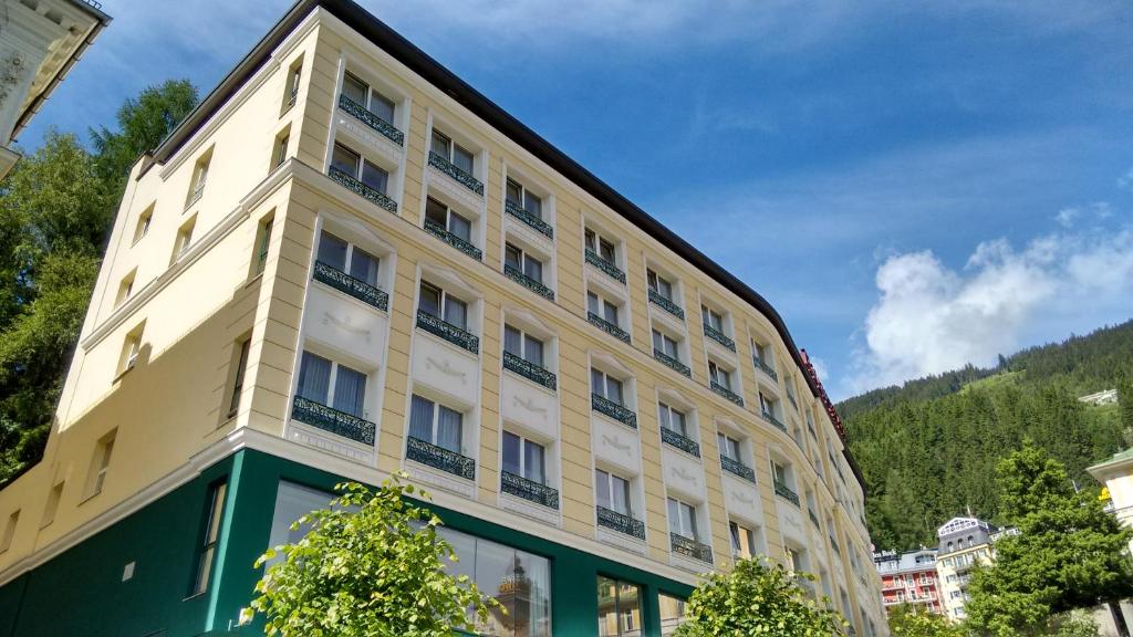 Nespecifikovaný výhled na hory nebo výhled na hory při pohledu z hotelu