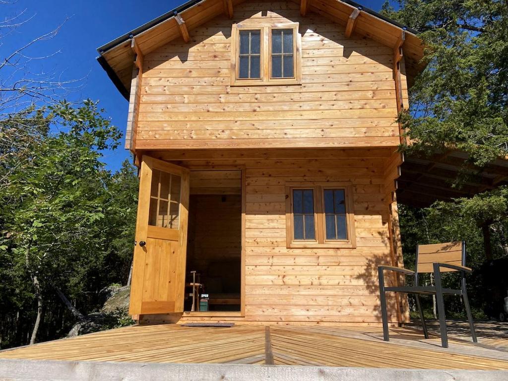 Picture of Rural, Sustainable, Off-grid Property and Agents - SurvivalRealty.com