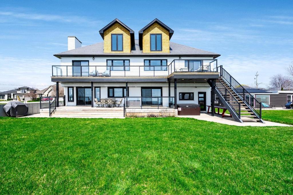 Luxury Oceanfront Rentals Erie photo
