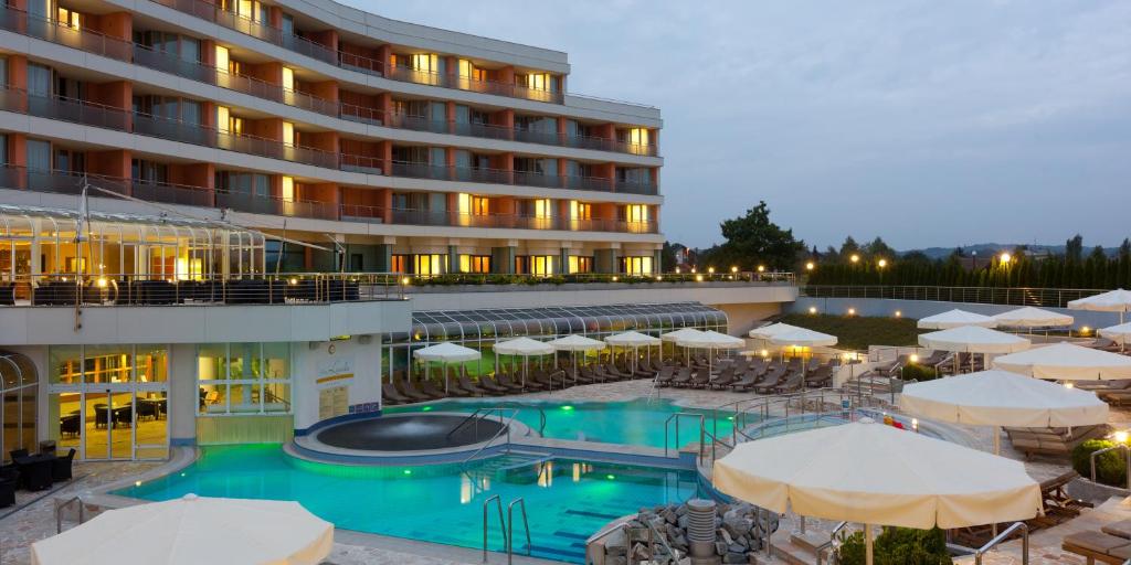 Bazén v ubytování Hotel Livada Prestige - Terme 3000 - Sava Hotels & Resorts nebo v jeho okolí