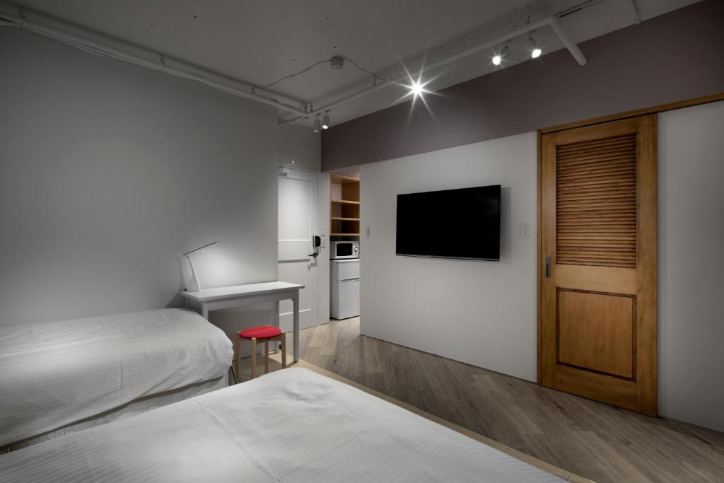 Tempat tidur dalam kamar di Shinjuku City Hotel N.U.T.S Tokyo