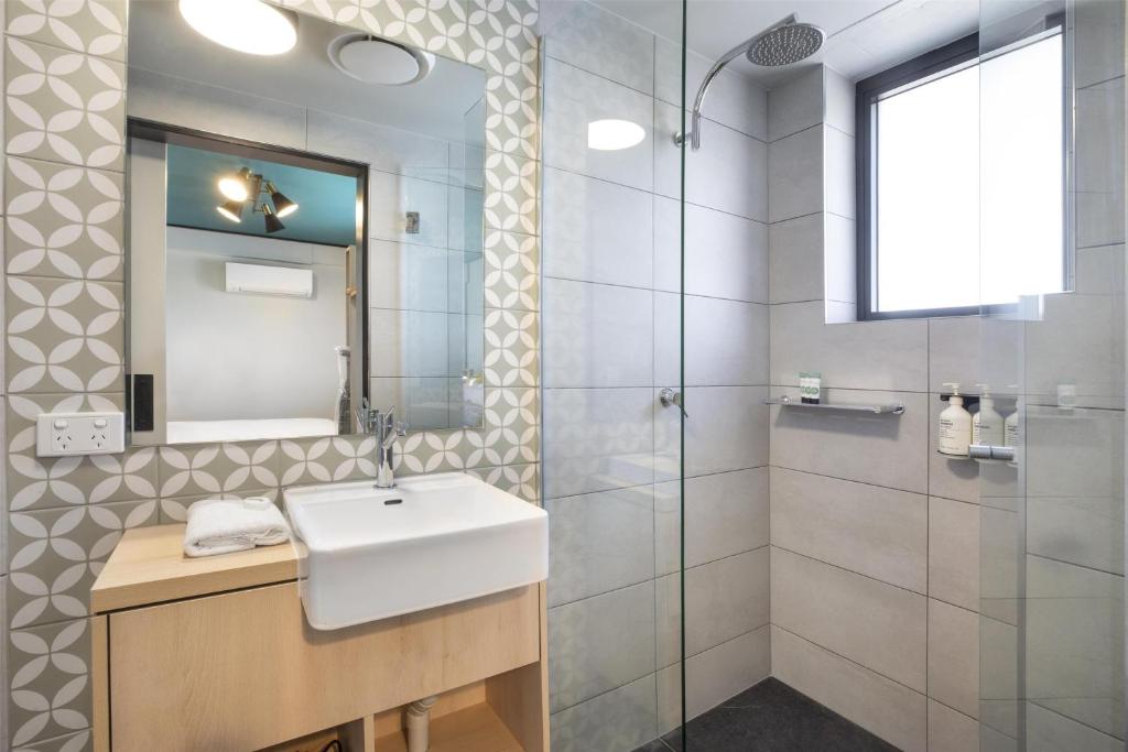 Nightcap at Prince of Wales Hotel - Resim 15