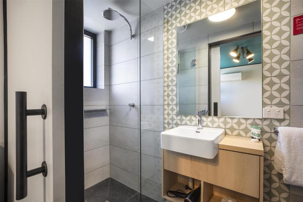 Nightcap at Prince of Wales Hotel - Resim 18