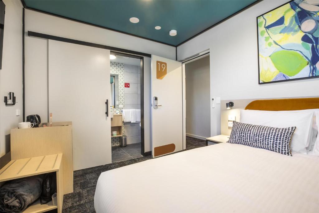 Nightcap at Prince of Wales Hotel - Resim 19