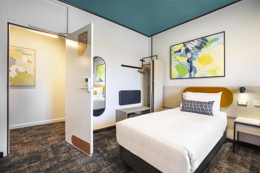 Nightcap at Prince of Wales Hotel - Resim 23