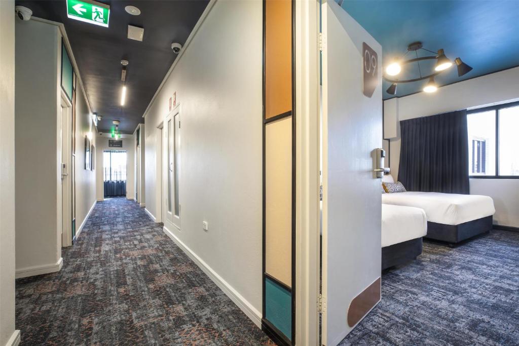 Nightcap at Prince of Wales Hotel - Resim 30