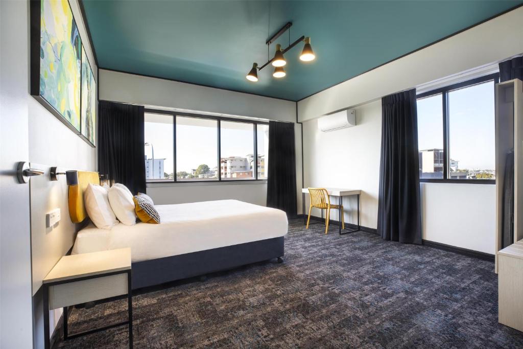 Nightcap at Prince of Wales Hotel - Resim 34