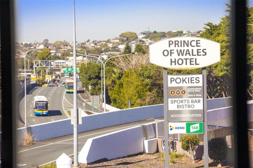 Nightcap at Prince of Wales Hotel - Resim 37