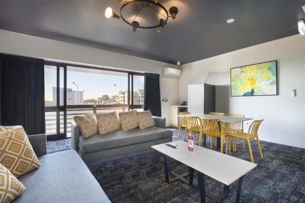 Nightcap at Prince of Wales Hotel - Resim 4