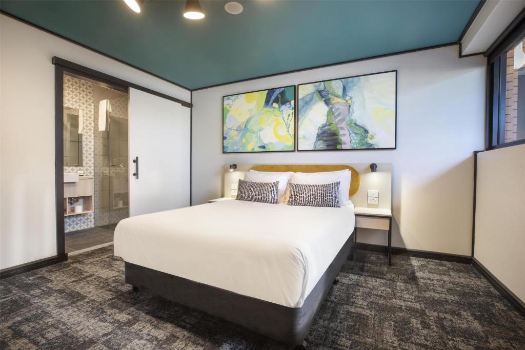 Nightcap at Prince of Wales Hotel - Resim 45