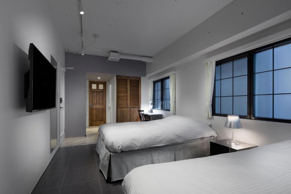 Tempat tidur dalam kamar di Shinjuku City Hotel N.U.T.S Tokyo