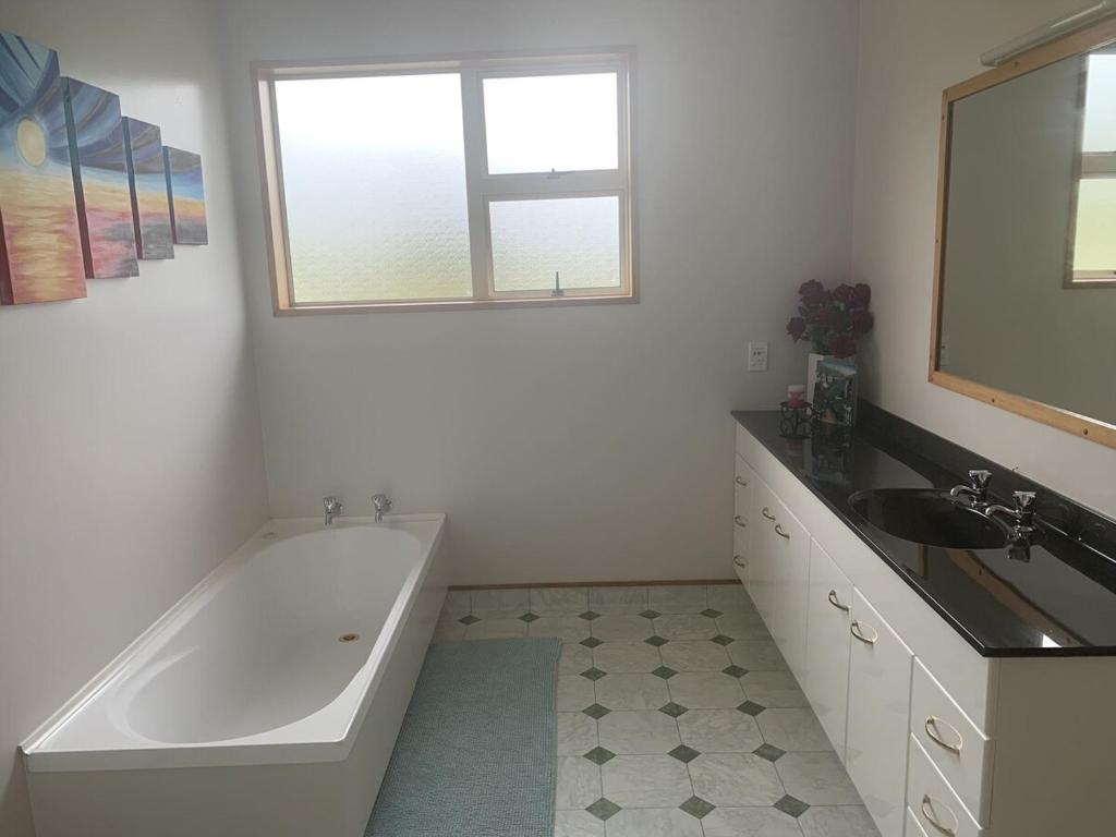 Cheerful country home with 3-bedrooms, 2-bathrooms - Resim 14