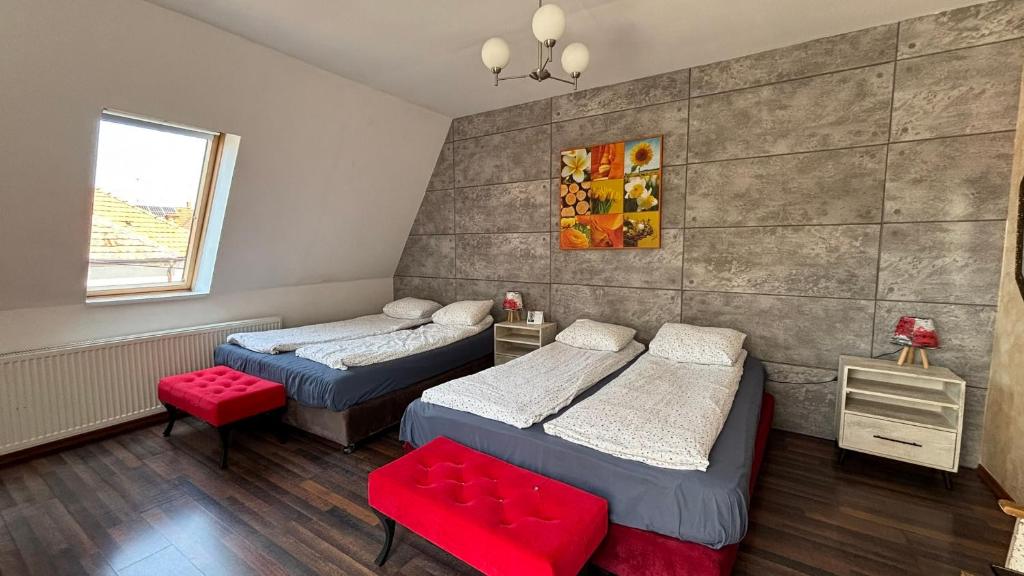 
Family Room with Shower
