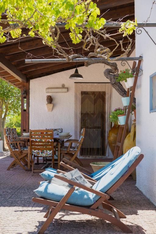 a group of chairs and a table in a patio at Casa Varvodda in San Vito dei Normanni