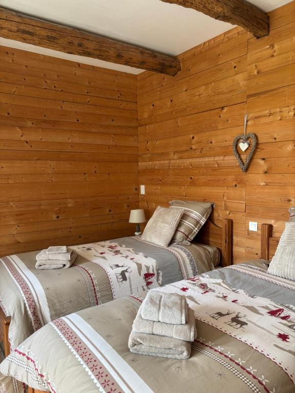 Les Chambres de Nath - Twin Room With Private Bathroom