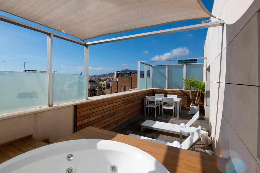 Pestana Arena Barcelona - Jacuzzi privado en la habitación en Barcelona