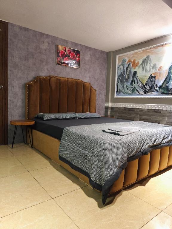 Postel nebo postele na pokoji v ubytování Long Homestay Phúc An City