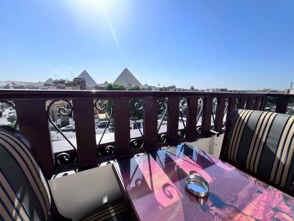 Flower Pyramids Inn - 5