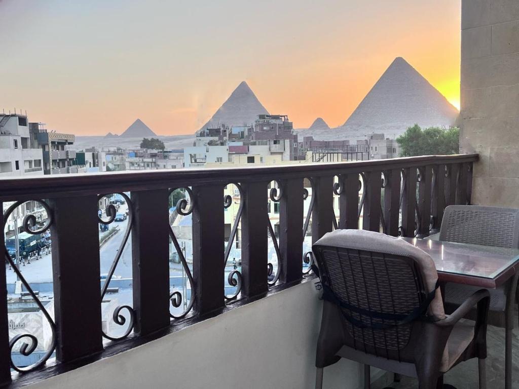 Flower Pyramids Inn - 12