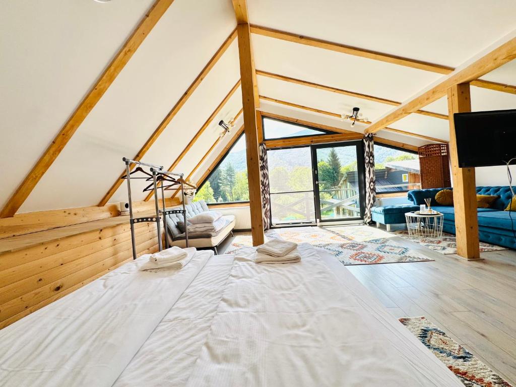 a bedroom with a large bed in a room at Vila Eruga- Apartament 3 in Poiana Mărului