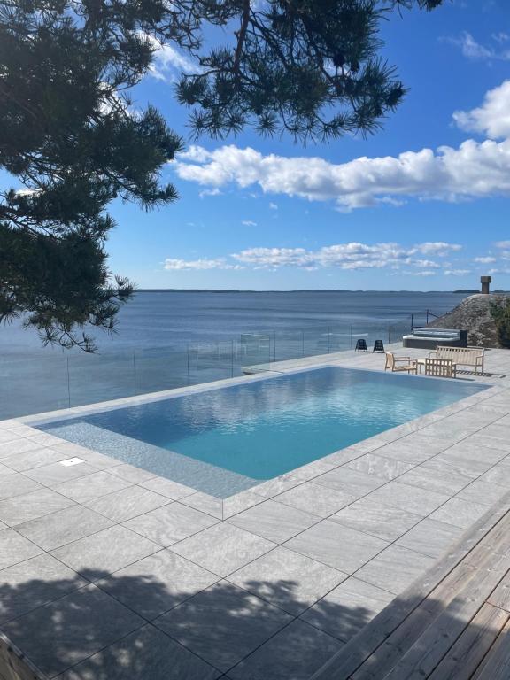 Πισίνα στο ή κοντά στο Oceanfront Retreat Heated Pool, Sauna, Jacuzzi