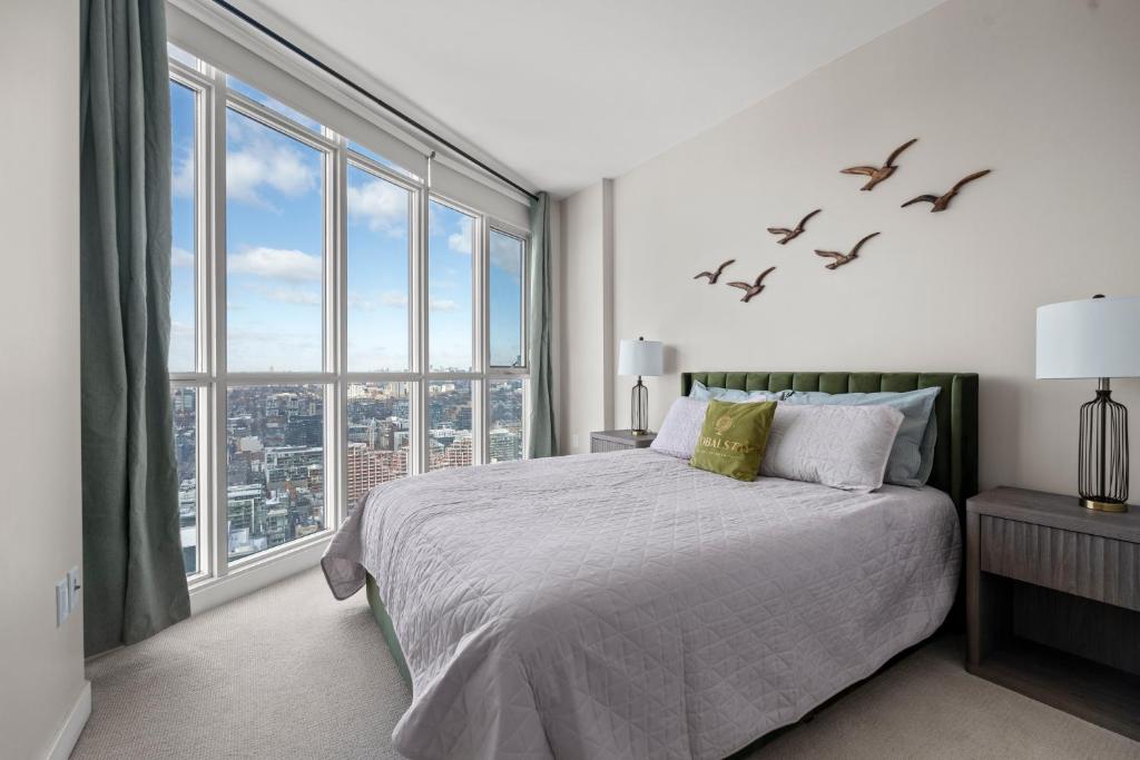 Ένα ή περισσότερα κρεβάτια σε δωμάτιο στο 1 Bedroom Condo in Downtown