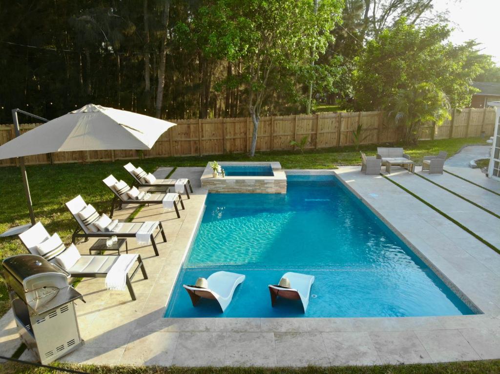 Kolam renang di atau dekat dengan Fox Garden Luxury Boho Near Downtown & Beach