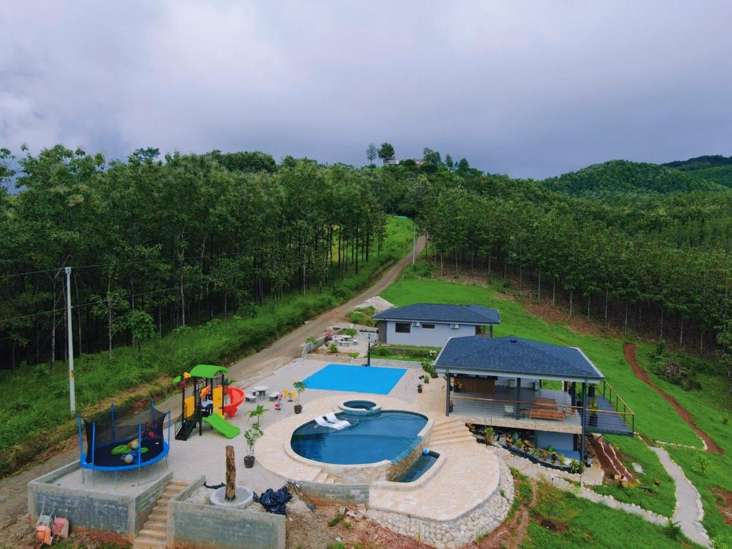 Hồ bơi trong/gần Casa Brisa house in the mountains 15 minutes from the beach