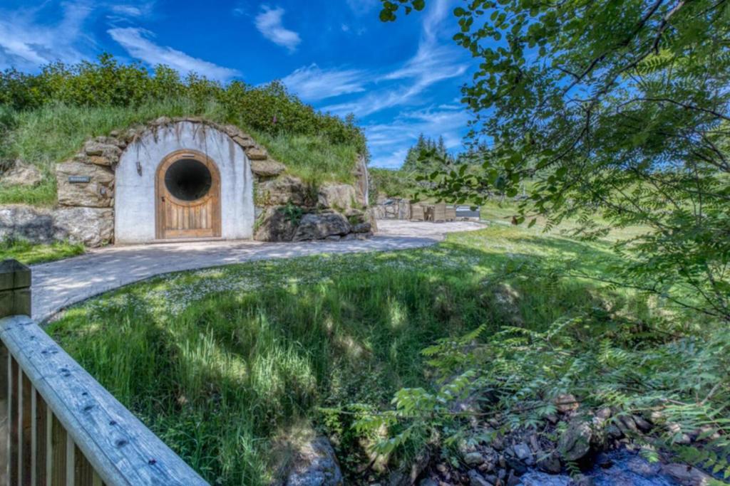 Κήπος έξω από το The Warren - Hobbit House and Hot Tub at Loch Tay