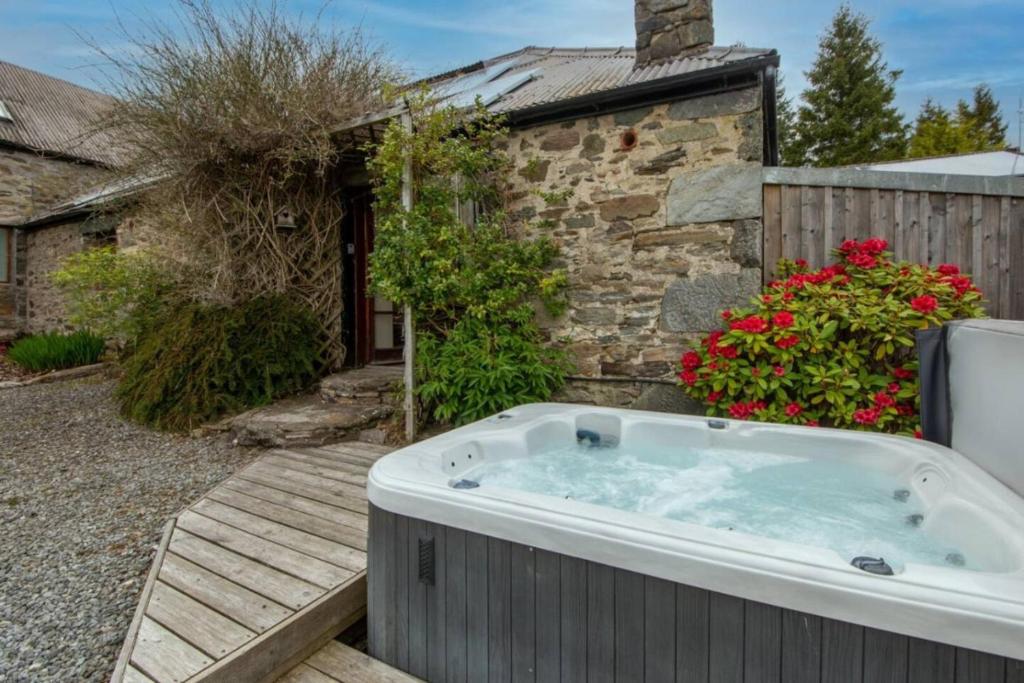Φωτογραφία από το άλμπουμ του Loch Tay Bothy Cottage with Hot Tub σε Lawers