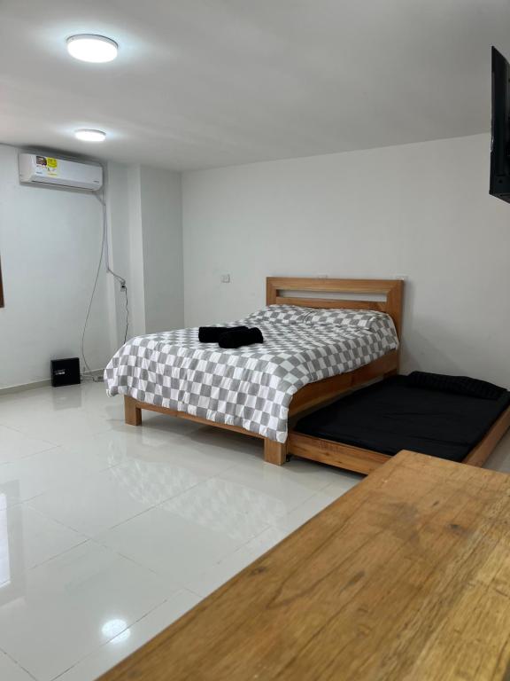 a bedroom with a bed in a room at Casa Nido Las Mercedes in Palmira