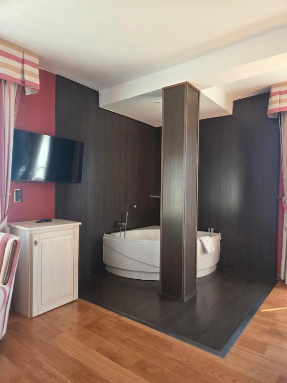 Hotel Leonor Mirón - imagen 1
