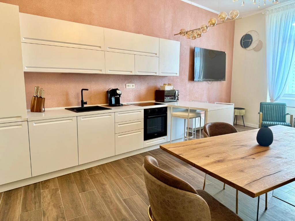 Kuchyň nebo kuchyňský kout v ubytování StaraGo Vienna Suite - Confort e stile nel cuore di Gorizia